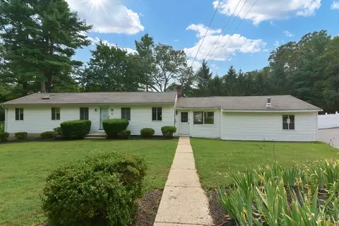 9 Kingsbury Rd, Norfolk, MA 02056