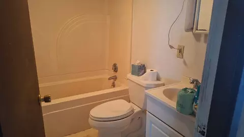 Bath - 58 Uxbridge Rd, Mendon, MA 01756 photo 1 of 1