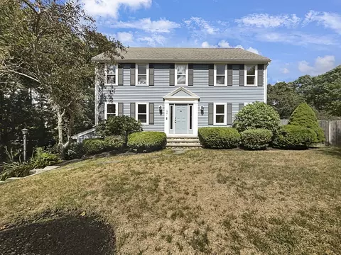 37 E Bay Ln, Plymouth, MA 02360
