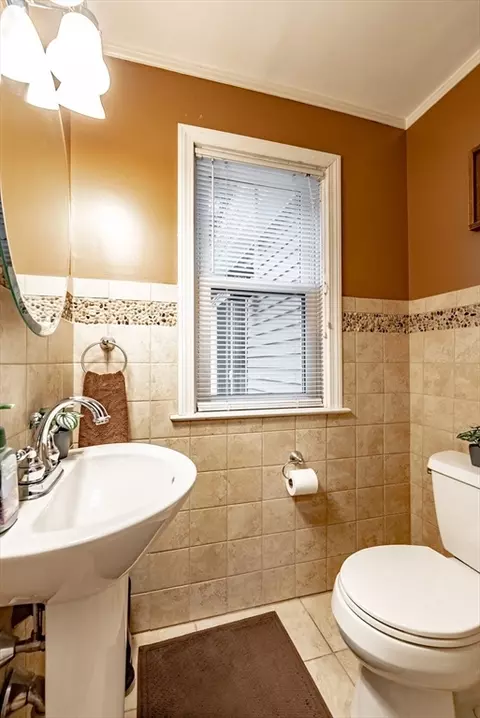 Bath - 145 Emerson St, Springfield, MA 01118 photo 1 of 4
