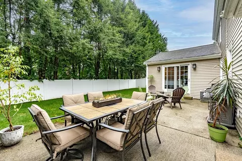 Exterior - 145 Emerson St, Springfield, MA 01118 photo 7 of 8