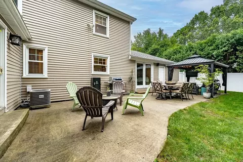 Exterior - 145 Emerson St, Springfield, MA 01118 photo 6 of 8
