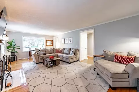Living - 145 Emerson St, Springfield, MA 01118 photo 4 of 6