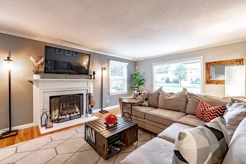 Living - 145 Emerson St, Springfield, MA 01118 photo 1 of 6