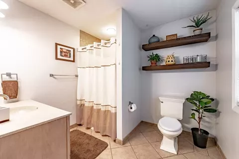 Bath - 145 Emerson St, Springfield, MA 01118 photo 2 of 4
