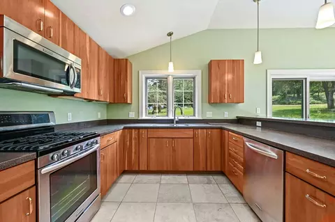 Kitchen - 72 Westboro Rd, Upton, MA 01568 photo 4 of 6