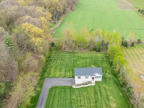 86 West St, Granby, MA 01033