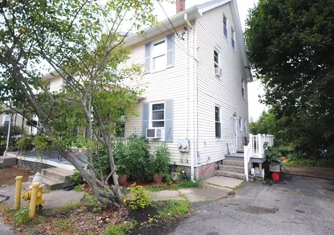 11 Elm St #11, Whitinsville, MA 01588