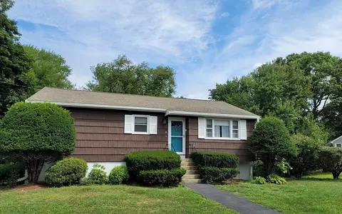 11 Oakwood Dr, Randolph, MA 02368