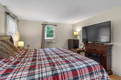 Bedroom - 30 Patience Ln, Cotuit, MA 02635 photo 2 of 3
