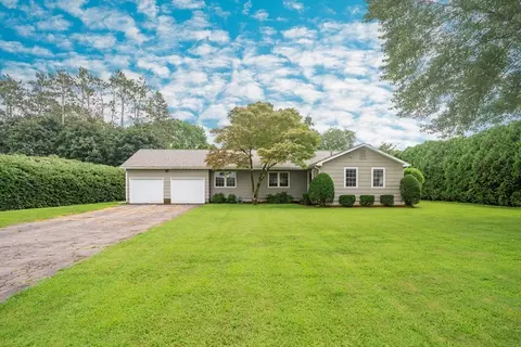3 Sunrise Dr, Hadley, MA 01035