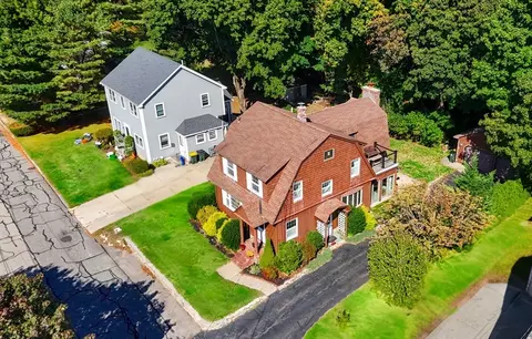 43 Highland St, Franklin, MA 02038