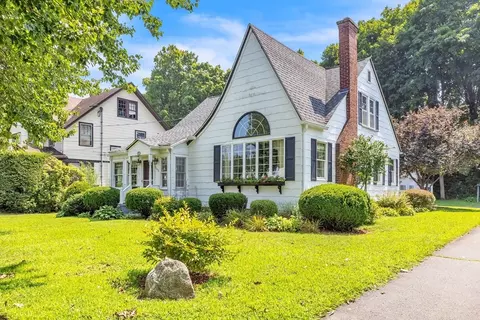 106 Dartmouth St, Holyoke, MA 01040