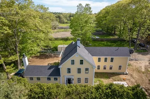 31 Apple St, Essex, MA 01929