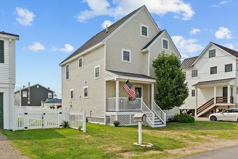 25 11th St W, Salisbury, MA 01952