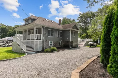 59 Sunset Ave, Westport, MA 02790