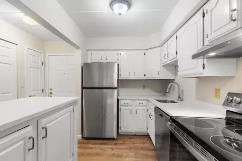 4975 Washington St #218, West Roxbury, MA 02132