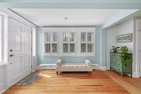 5 Gregory St, Marblehead, MA 01945 photo 2