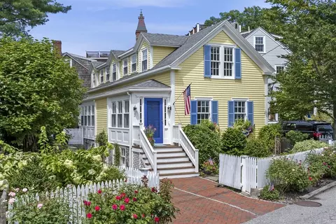 5 Gregory St, Marblehead, MA 01945