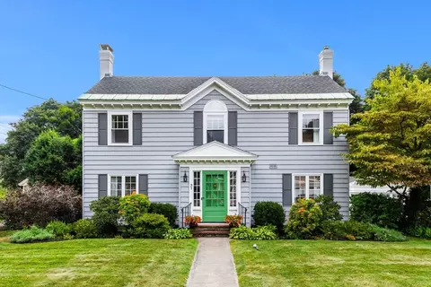 31 Garden Rd, Lowell, MA 01852