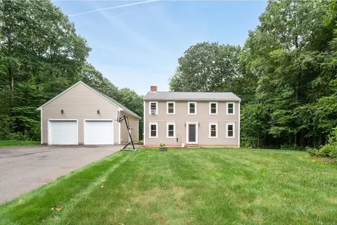 8 Laurel St, Hubbardston, MA 01452