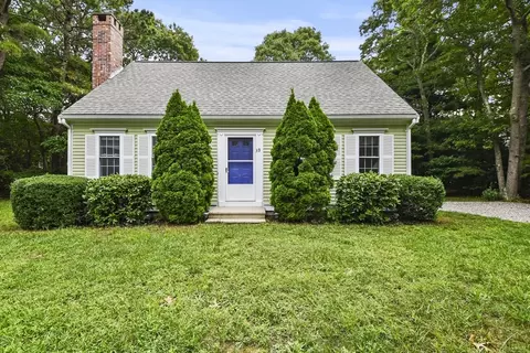 39 Manitoba Rd, Mashpee, MA 02649