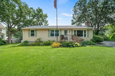 5 Fox Run Rd, Bourne, MA 02562