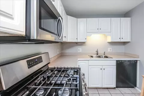 Kitchen - 147 Sylvan St #10A, Danvers, MA 01923 photo 3 of 4