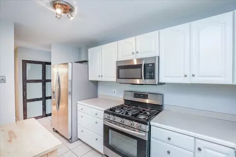 Kitchen - 147 Sylvan St #10A, Danvers, MA 01923 photo 2 of 4