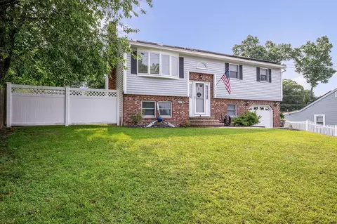 Exterior - 137 C St, Dracut, MA 01826 photo 2 of 6