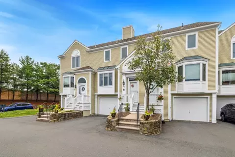 96 Abington Rd #96, Danvers, MA 01923