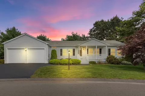 16 Sandstone Dr, Bridgewater, MA 02324