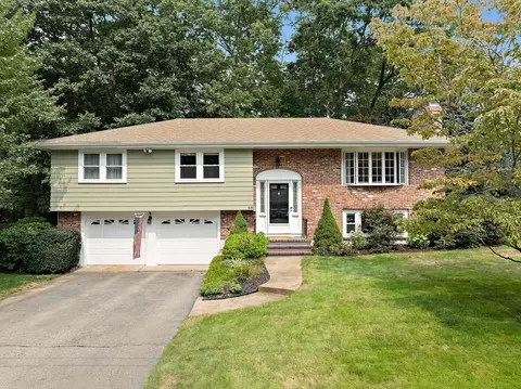 68 Heather Ln, Weymouth, MA 02190