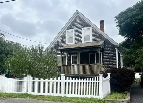 38 Gifford Ave, Dartmouth, MA 02747