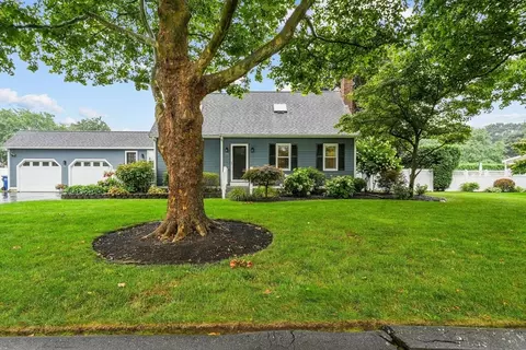 30 Brookside Ct, Seekonk, MA 02771
