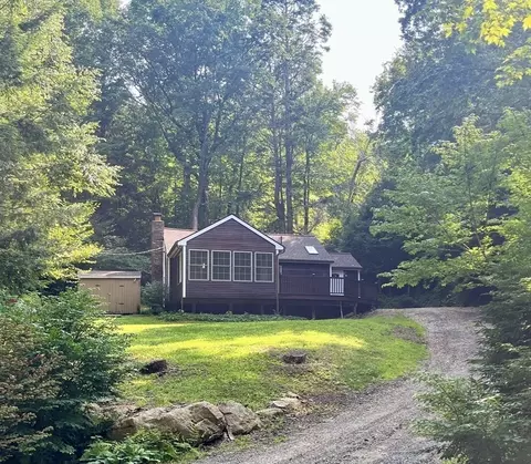 21 Heritage Dr, Holland, MA 01521