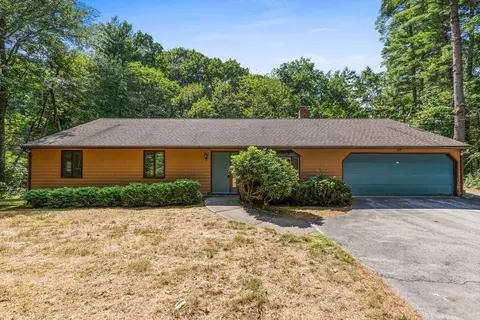 22 School St, Middleton, MA 01949