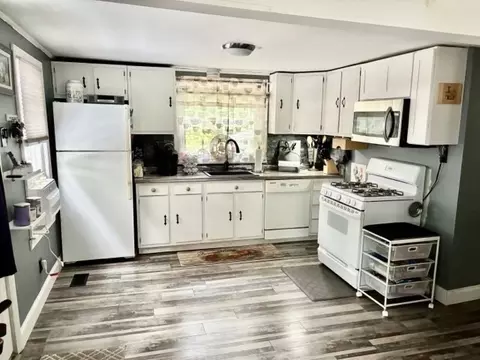 542 Dutchess St, Springfield, MA 01129 photo 5