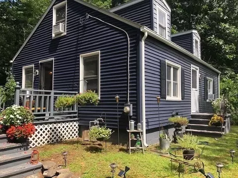 542 Dutchess St, Springfield, MA 01129 photo 2