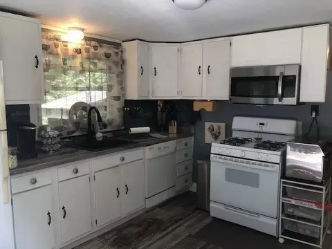 542 Dutchess St, Springfield, MA 01129 photo 6