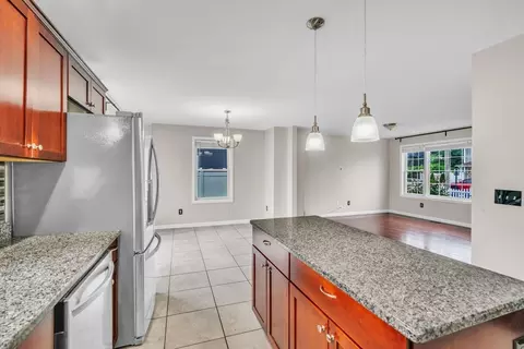 25 Thomas St, Chicopee, MA 01013 photo 8