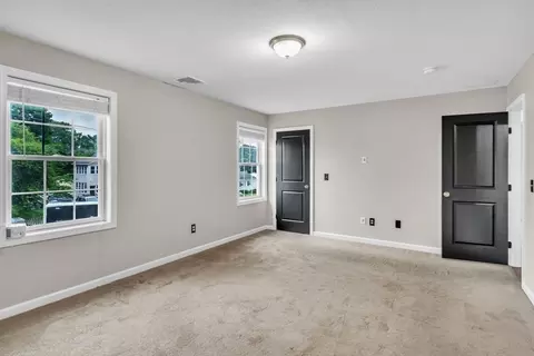 25 Thomas St, Chicopee, MA 01013 photo 12