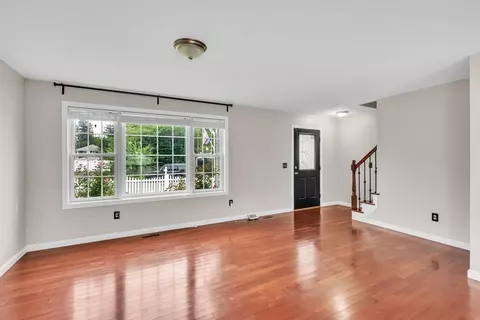 25 Thomas St, Chicopee, MA 01013 photo 5