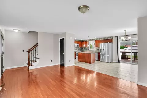 25 Thomas St, Chicopee, MA 01013 photo 7