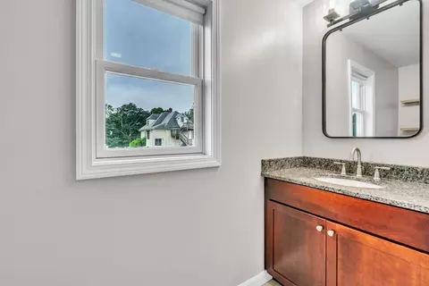 25 Thomas St, Chicopee, MA 01013 photo 23
