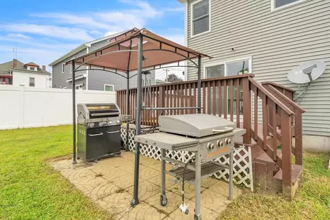 25 Thomas St, Chicopee, MA 01013 photo 32