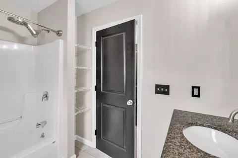 25 Thomas St, Chicopee, MA 01013 photo 14
