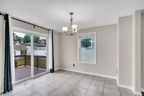 25 Thomas St, Chicopee, MA 01013 photo 11