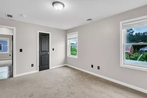 25 Thomas St, Chicopee, MA 01013 photo 17
