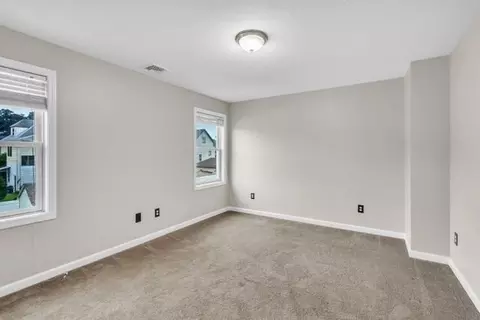 25 Thomas St, Chicopee, MA 01013 photo 13